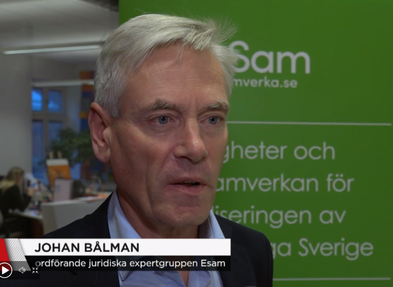 The image shows Johan Bålman, head of the eSam legal expert group, interviewed by Sweden's TV4